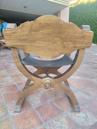 Sillón madera maciza rústico cuero tallado