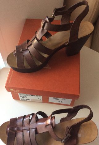 Sandalias cuero tacón y plataforma. T41