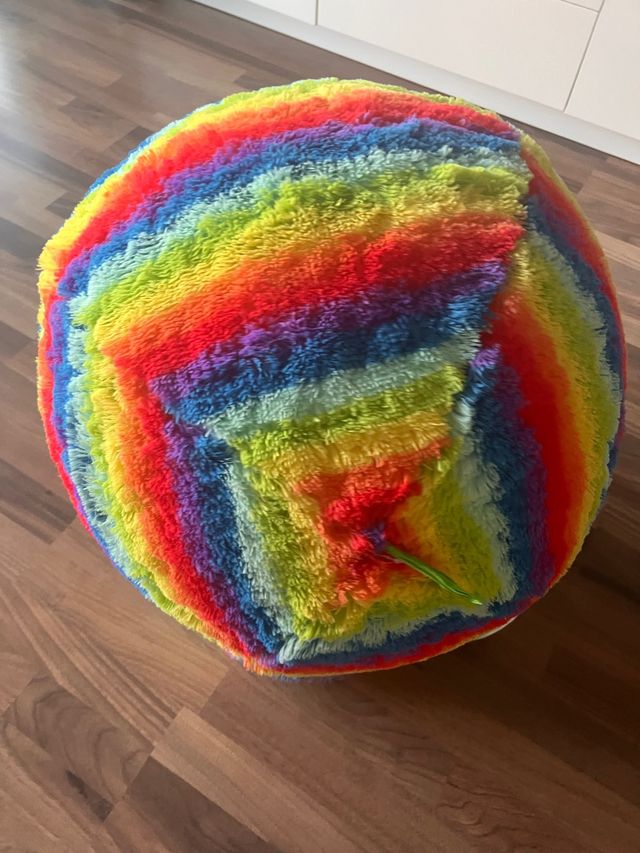 pelota peluda de feria