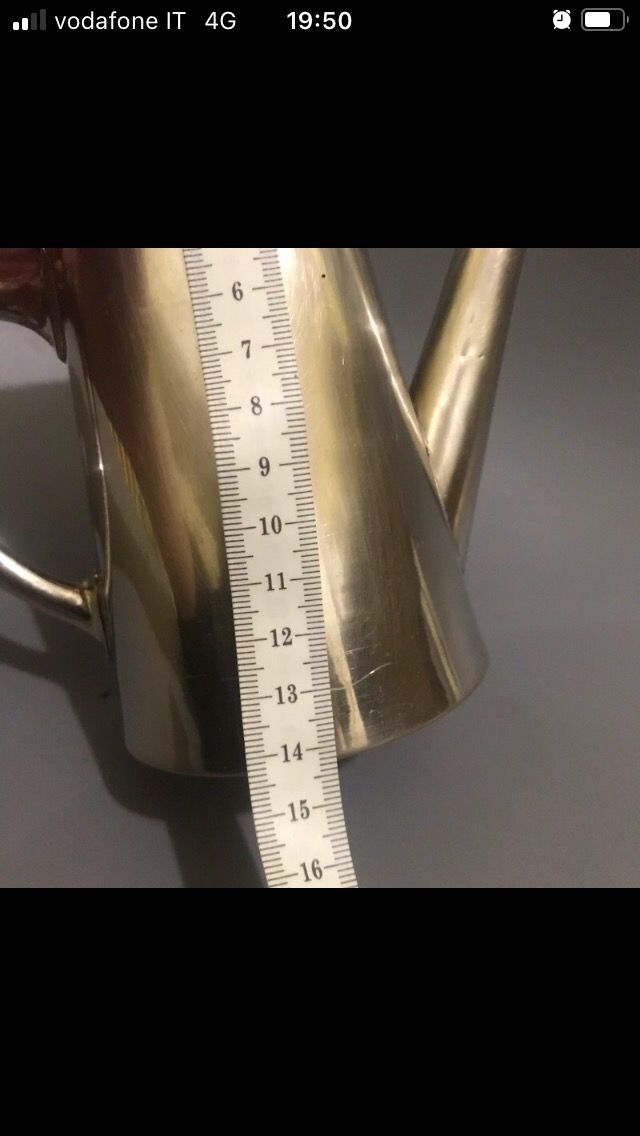 Teiera piccola antica in acciaio