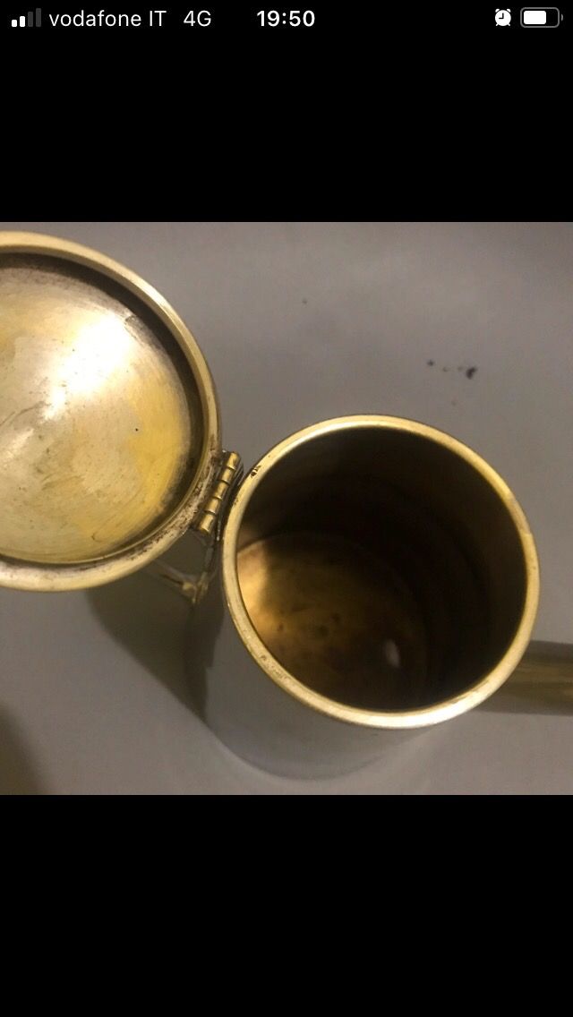 Teiera piccola antica in acciaio