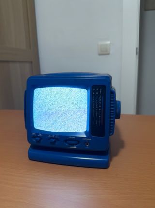 Televisión y radio portatil