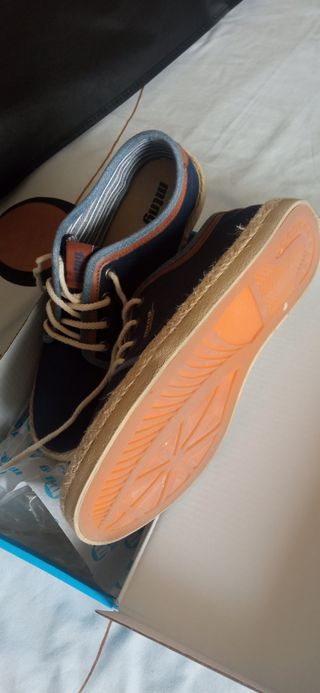 Dos pares de Zapatillas informal niño