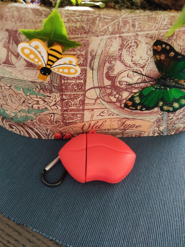 Funda AirPods 1/2 diseño de labios 3D 💋
