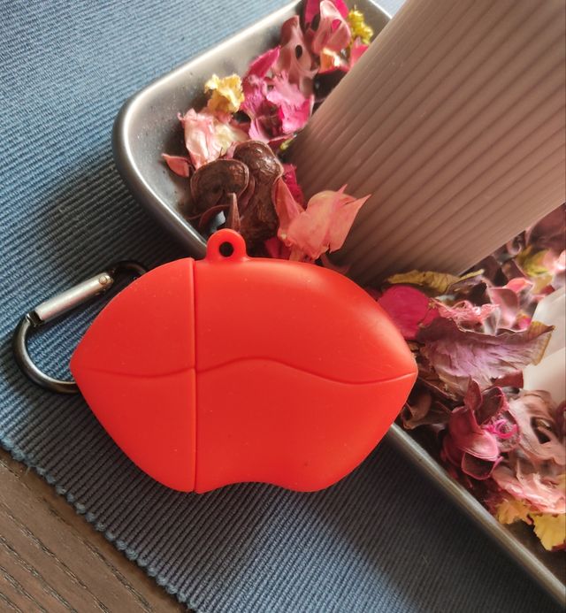 Funda AirPods 1/2 diseño de labios 3D 💋
