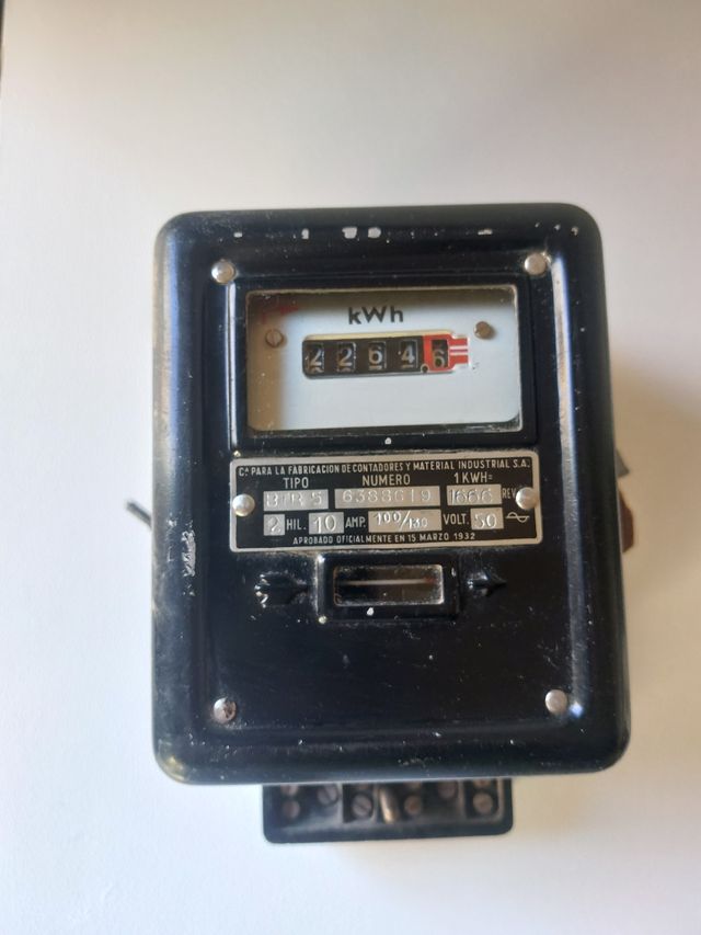 Contador de luz antiguo