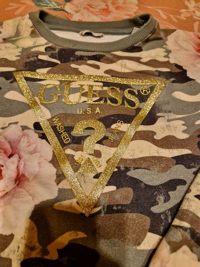 Sudadera marca Guess