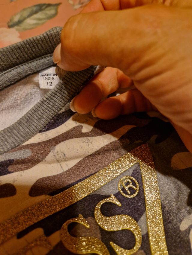 Sudadera marca Guess