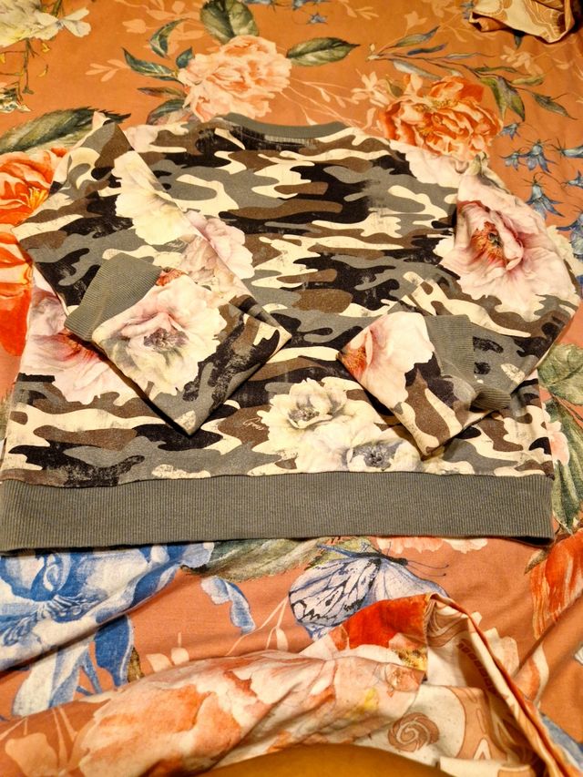 Sudadera marca Guess