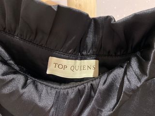 Pantalón de raso negro, de Top Queens.