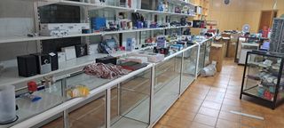 estanterías, mostradores, vitrinas, expositores