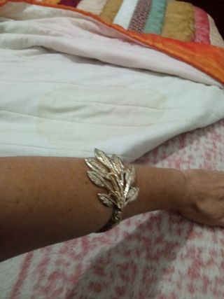Pulsera brazalete de acero