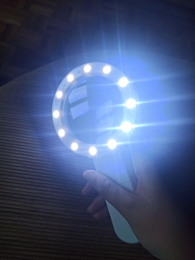Lupa con luz