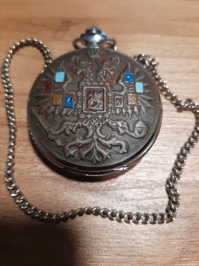 Antiguo reloj de bolsillo soviético.Reloj mecánico