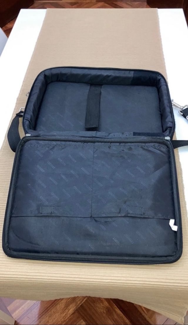 Maletin negro para portatil Crossbow