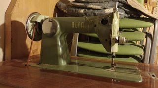 Máquina de coser completa Alfa