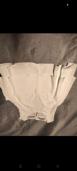 Blusa blanco crudo con volantes 