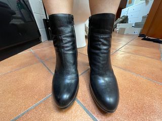 Stivaletto corto bata pelle nero