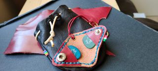 Portachiavi plettri chitarra e sacchetto medievale