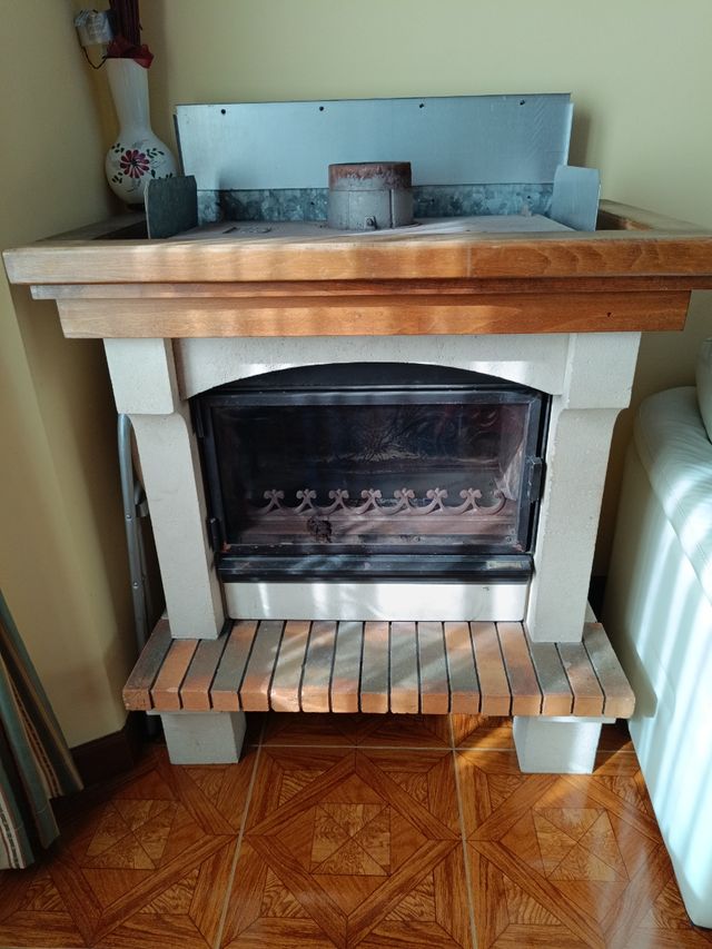 Chimenea con campana decorativa