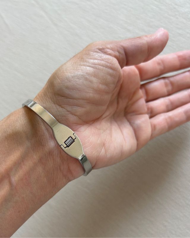 Pulsera esclava plateada fácil apertura 