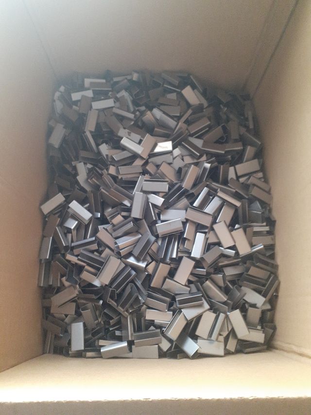 Grapas de fleje de 28mm largo por 14,5mm