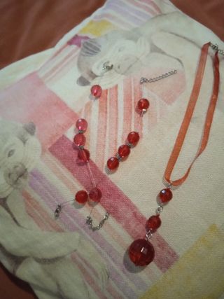 Pulseras y collar