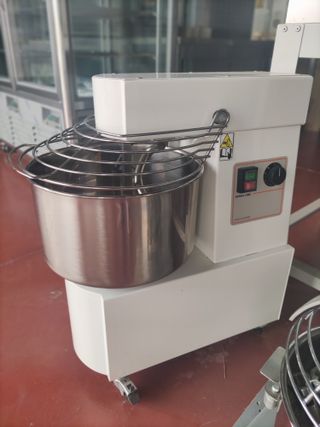 AMASADORA CABEZAL FIJO 21 LITROS