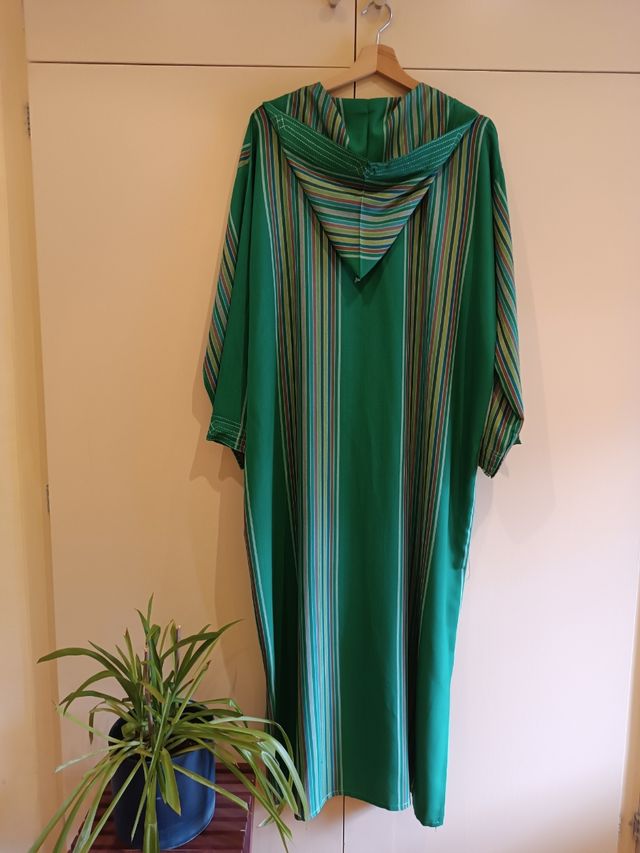 Tradicional chilaba verde