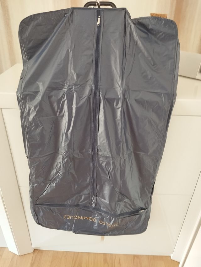 Portatrajes Adolfo Domínguez