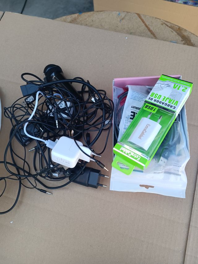 CARGADORES Y CONECTORES VARIADOS