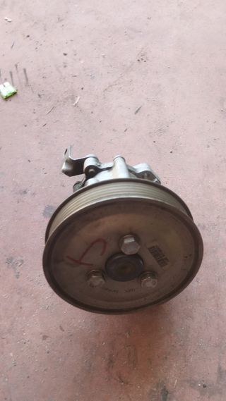 Bonba de dirección  y depósito con tubos