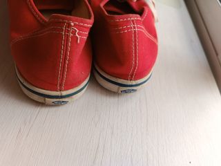Vans rojas