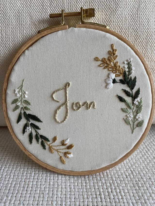 Bastidor de madera bordado a mano personalizado