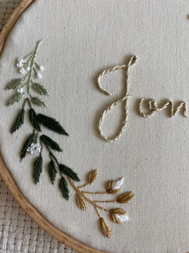 Bastidor de madera bordado a mano personalizado