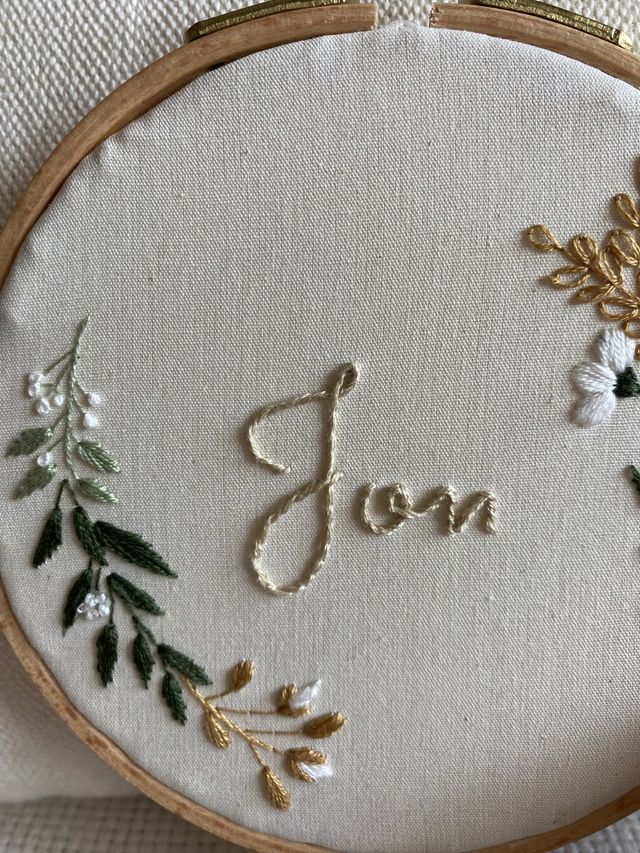 Bastidor de madera bordado a mano personalizado