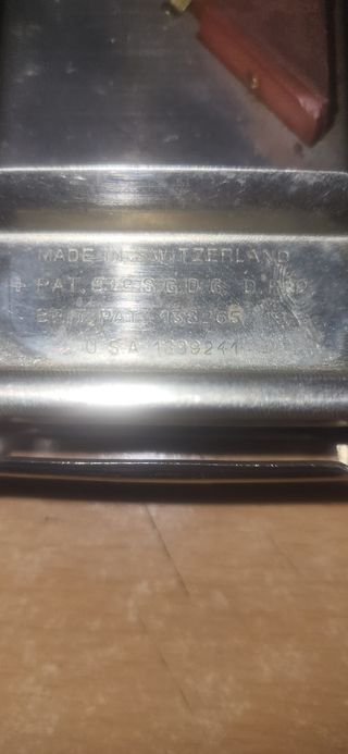 Antigua máquina de afilar cuchillas de afeitar