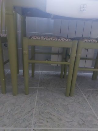 Mesa y sillas
