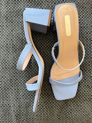 Sandalia tacón azul talla 38 Primark