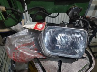 FARO DELANTERO HONDA VF750F