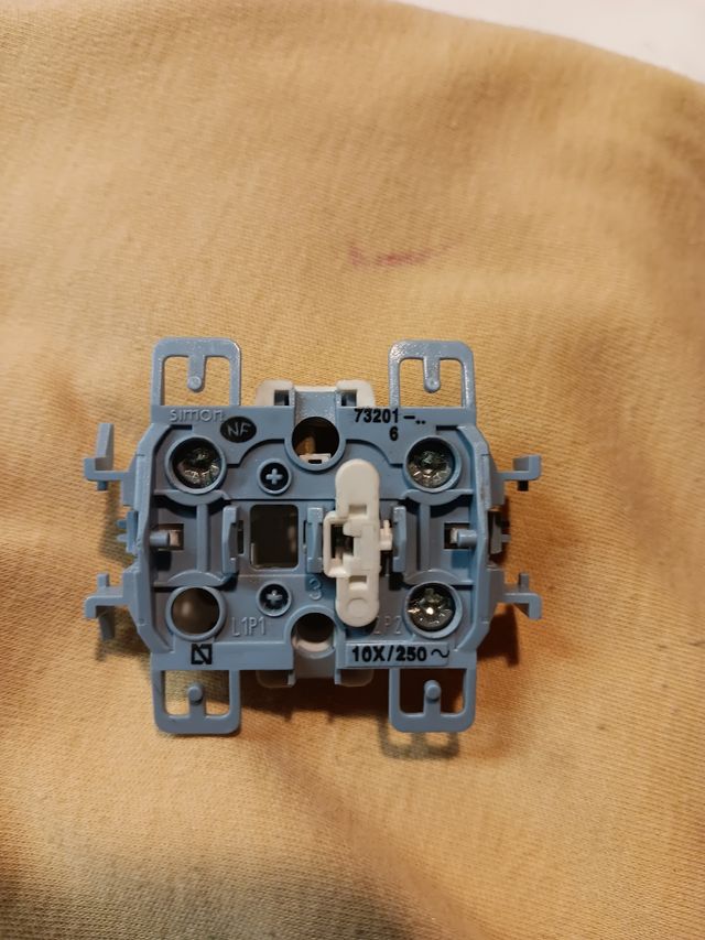 Conmutador serie 73 Simon.