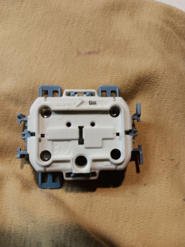 Conmutador serie 73 Simon.