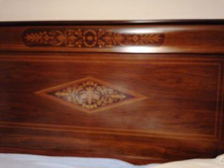 Mesita de noche, HURTADO