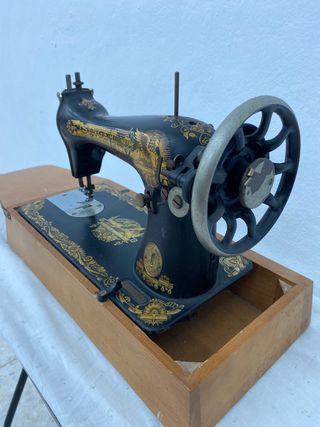 Máquina de coser antigua