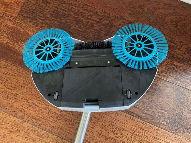 Scopa automatica con deposito