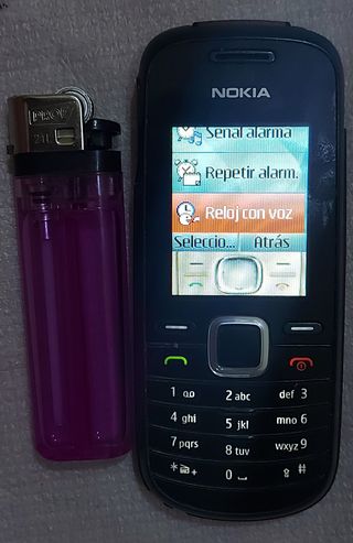 Telefono movil Nokia 1661 con cargador