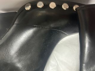 Botines tachuelas en negro