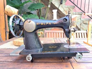 Máquina de coser Alfa.