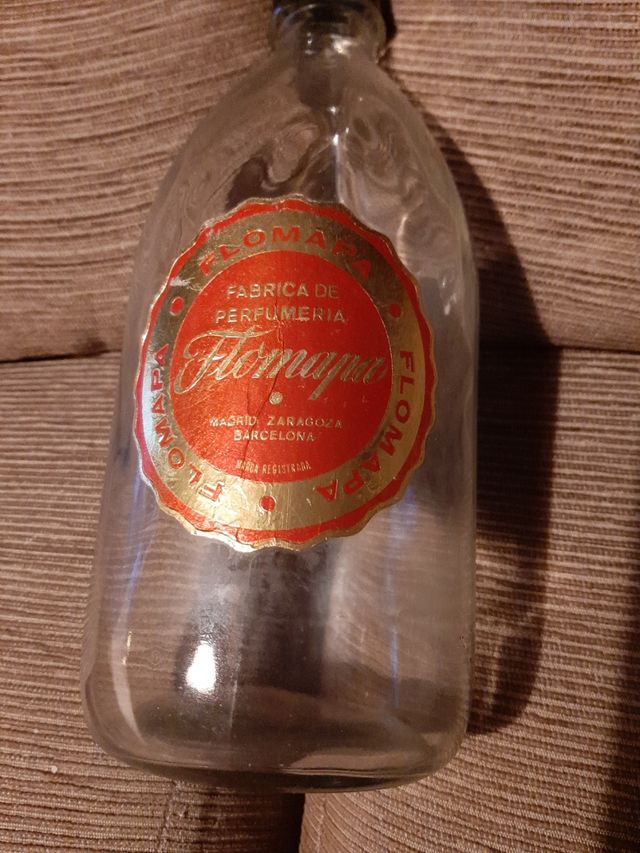 Antiguo frasco de Colonia