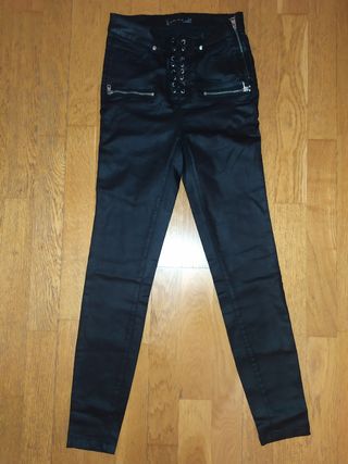 Pantalón efecto piel negro